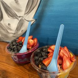 Playa Bowls - Pura Vida Acai Bowl with Half Mango Base and Dragonberry Pitaya Bowl
