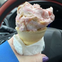 Vicky's Homemade Ice Cream - Baby scoop strawberry cheesecake