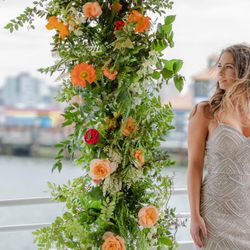 Charter Yacht Gal - Bridal photoshoot on the bow with a custom flower arch!