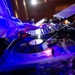 Scratch Weddings - Scratch Weddings DJ on the turntables