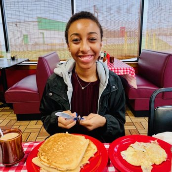 D's Friendly Diner - HUGE pecan pancakes and fried eggs - Diners Near Me - Statesboro, Georgia