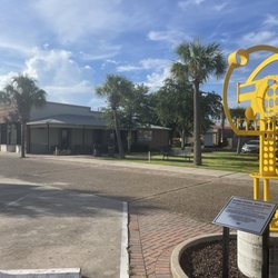 Paradise Deli & Grill - Locally produced sculpture made with scraps from the shipyard. (Restaurant in background)