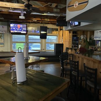 Woody's Raw Bar & Grill - Bar seating is most of the restaurant - Sports Bars Near Me - Chesapeake, Virginia Woody's Raw Bar & Grill - Bar seating is most of the restaurant - Sports Bars Near Me - Chesapeake, Virginia
