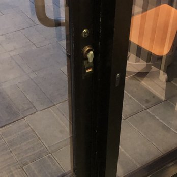 Starbucks - " it's to hard to turn " really - Coffee & Tea Near Me - Santa Clarita, California