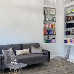 Pin Up Hair Studio - Pin Up Hair Studio Waiting Area