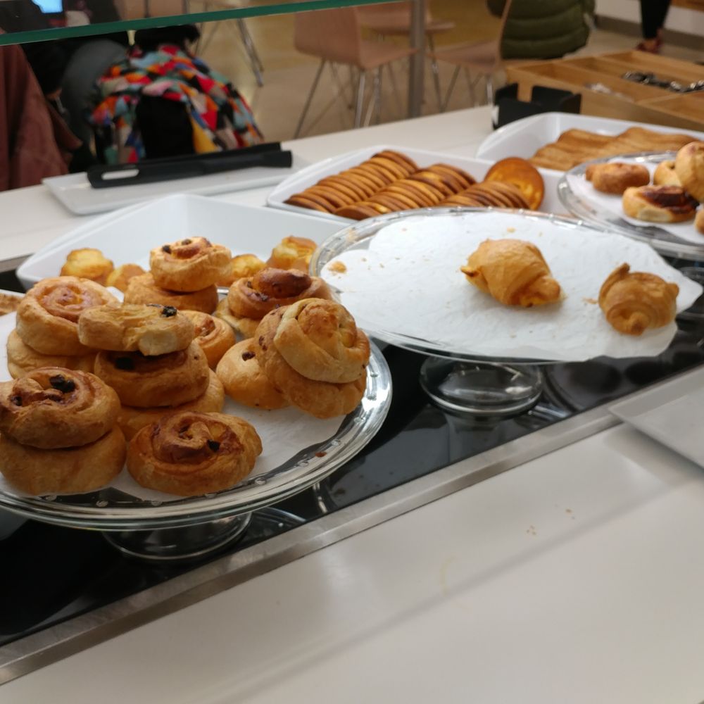 Sala Puerta del Sol - Some of the pastries at the Puerta del Sol VIP Lounge - Airport Lounges Near Me - Madrid, M