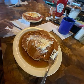 R J's Restaurant - Pancakes, eggs, and bacon - Breakfast & Brunch Near Me - Shreveport, Louisiana
