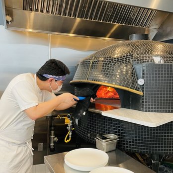 Sei Pizza Bar - The chef and his oven!!! - Pizza Near Me - Los Angeles, California Sei Pizza Bar - The chef and his oven!!! - Pizza Near Me - Los Angeles, California
