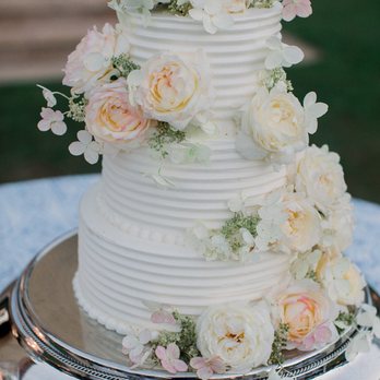 Bloom Babes - cake florals - Floral Designers Near Me