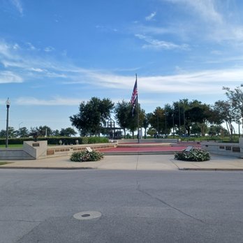 Veterans Memorial Park - Out front, street view - Parks Near Me - Pensacola, Florida