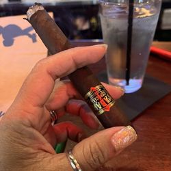 Cappelli Brothers Cigar Company - Great place, friendly staff and great hours!