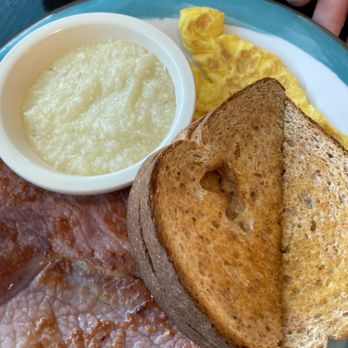 The Kitchen Table - Eggs country ham grits - American Near Me - North Myrtle Beach, South Carolina