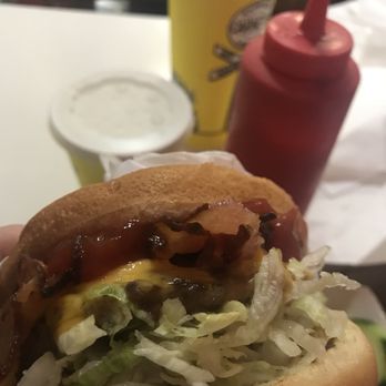 Carney's Restaurant - Burger with bacon - Burgers Near Me - Los Angeles, California