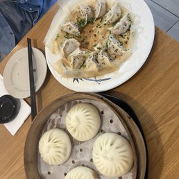 S9 chicken and mushroom dumpling pan fry B2 beef and onion burn steam