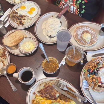 Eat'n Park Restaurant - Cereal waffle, California omelette, chicken fried steak - American Near Me - Burbank, California Eat'n Park Restaurant - Cereal waffle, California omelette, chicken fried steak - American Near Me - Burbank, California