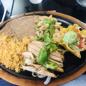 Rodeo Mexican Restaurant - Chicken fajita with rice, beans, pico de gallo, and guacamole. - Mexican Near Me - Basehor, Kansas Rodeo Mexican Restaurant - Chicken fajita with rice, beans, pico de gallo, and guacamole. - Mexican Near Me - Basehor, Kansas