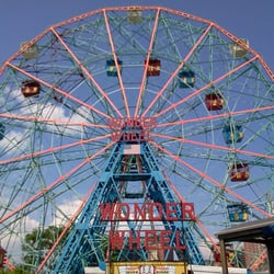 Cititrek Tour & Guide Services - Ride Coney Island's famous amusement ride: The Wonder Wheel. Enjoy the salt water breezes and eat a Nathan's hot dog with all the toppings