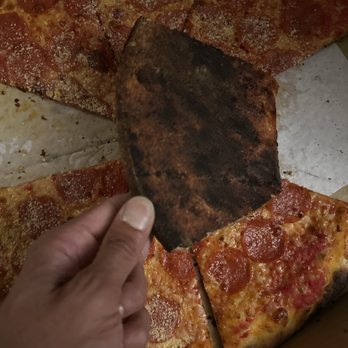 Joe's Pizza Studio City - What? It's so burnt !! - Italian Near Me - Studio City, California