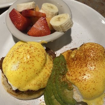 Huckleberry's - Crab Cake Benedict - Breakfast & Brunch Near Me - Roseville, California