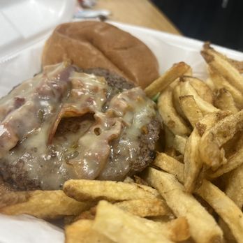 Ground Restaurant - The pioneer burger with added bacon - American Near Me - Franklin, Tennessee Ground Restaurant - The pioneer burger with added bacon - American Near Me - Franklin, Tennessee