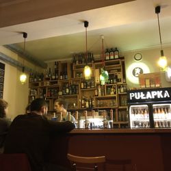 Pułapka - Bar seating and great variety of beer.