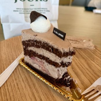 Tous Les Jours - Chocolate Cloud Cake - Bakeries Near Me - Troy, Michigan