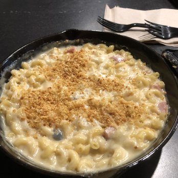 Macdaddy's Macaroni & Cheese Bar - Cordon blue mac - American Near Me - Monroe, Connecticut