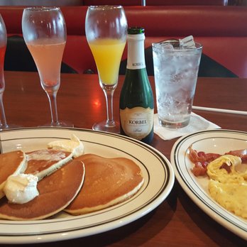 Mimi's Cafe - Mimosa flight with the Grande Treatment (I hate Monday mornings)  ;) - American Near Me - Arlington, Texas