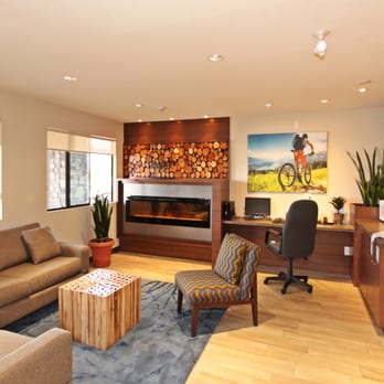 Accent Inn Kamloops - Accent Inn Kamloops Lobby & Business Center - Hotels Near Me - Kamloops, British Columbia