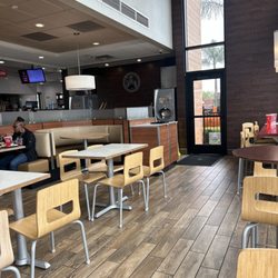 Wendy's - Nice, clean lobby