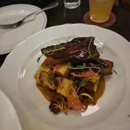 confit pork belly - a little on the dry/tough side but had good exection in terms of flavor
