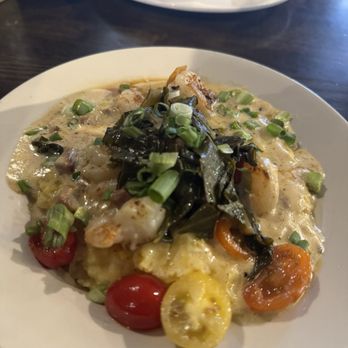 B Matthews Eatery - Shrimp and Grits - New American Near Me - Savannah, Georgia