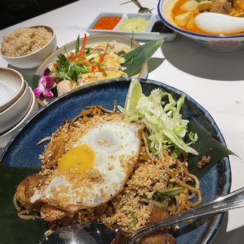 Southeast Impression - mee goreng and hainanese chicken with rice - Thai Near Me - Fairfax, Virginia Southeast Impression - mee goreng and hainanese chicken with rice - Thai Near Me - Fairfax, Virginia