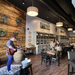 Uva Wine Bar - Beautiful ambiance with live entertainment