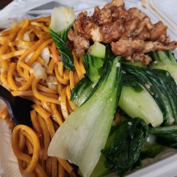 Hot Wok Express - Lo mein, bok choy and black pepper chicken box - Chinese Near Me - Urbana, Illinois Hot Wok Express - Lo mein, bok choy and black pepper chicken box - Chinese Near Me - Urbana, Illinois