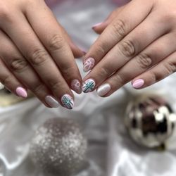 Ocean Nails - Cute pinnnkkkk Christmas nails before seasons