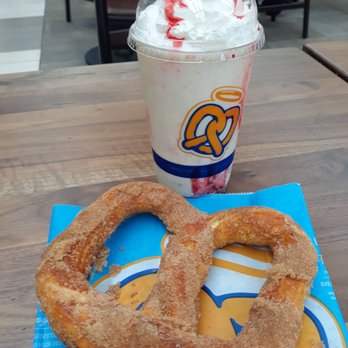 Auntie Anne's - Cinnamon pretzel - Fast Food Near Me - Philadelphia, Pennsylvania