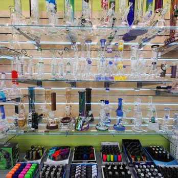 WORLD OF SMOKE & VAPE - DOWNTOWN FORT LAUDERDALE - Updated May 2026 - 24  Photos - 627 S Andrews Ave, Fort Lauderdale, Florida - Vape Shops - Phone  Number