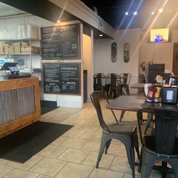 DO Shaggy's - Small but well appointed. - Burgers Near Me - St. Charles, Missouri