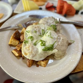 Off The Rails Brewing - brunch- 'where's the biscuit' - Breweries Near Me - Sunnyvale, California