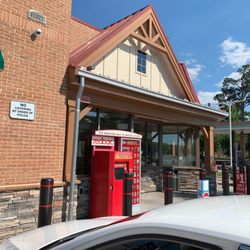 Royal Farms - Side entrance