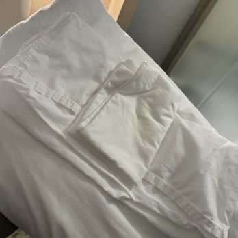 SpringHill Suites by Marriott Gainesville Haymarket - Asked for fresh pillows, had to put the covers on them myself... - Hotels Near Me - Gainesville, Virginia SpringHill Suites by Marriott Gainesville Haymarket - Asked for fresh pillows, had to put the covers on them myself... - Hotels Near Me - Gainesville, Virginia