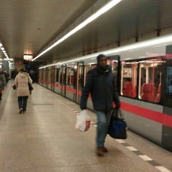 Metro Háje - Nástupiště
