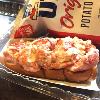 Pauli's - Lobster rolls - Sandwiches Near Me - Boston, Massachusetts