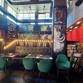 6th & G Breakfast - Inside view of the restaurant, love all the modern touches in decor and lighting! - Breakfast & Brunch Near Me - San Diego, California