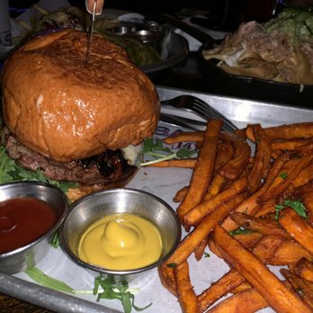 Basin 141 - Black Angus Basin Burger - Pubs Near Me - Montrose, California