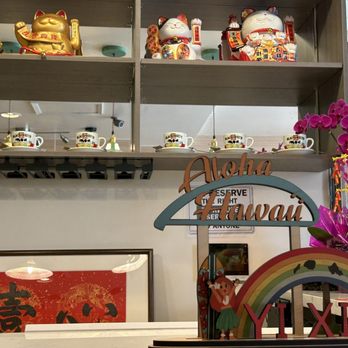 Yi Xin Cafe - Wall decor - Hong Kong Style Cafe Near Me - Honolulu, Hawaii