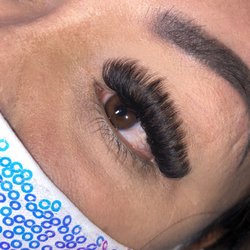 Blink Pretty With Arii - MEGA VOLUME LASHES