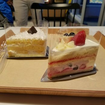 Paris Baguette - Mango coconut& mixed berry cake - Coffee & Tea Near Me - Queens, New York Paris Baguette - Mango coconut& mixed berry cake - Coffee & Tea Near Me - Queens, New York