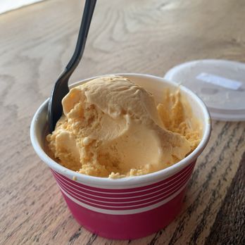 Canton Creamery - Ohhh ya, my double Orange Creamsicle. - Ice Cream & Frozen Yogurt Near Me - Canton, Connecticut
